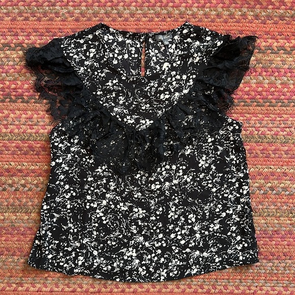 NWT LILY ROSE BLACK & WHITE ABSTRACT FLORAL LACE BLOUSE - Picture 1 of 3
